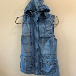 Love Tree Light Wash denim Blue Denim Hooded Vest Chico’s/S
